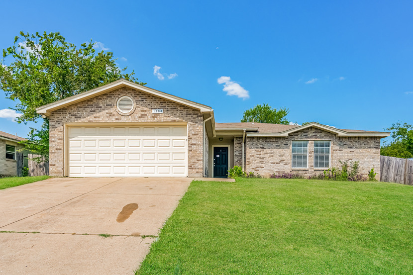 1208 Mirike Dr White Settlement, TX 76108